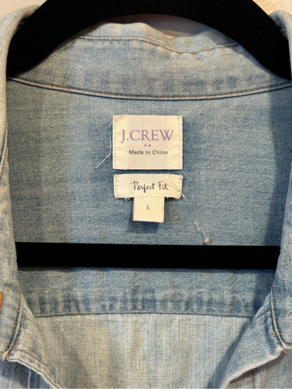 J.Crew Denim Perfect Fit Chambray Button-Down Shirt 100% Cotton Women's Large - Picture 3 of 7